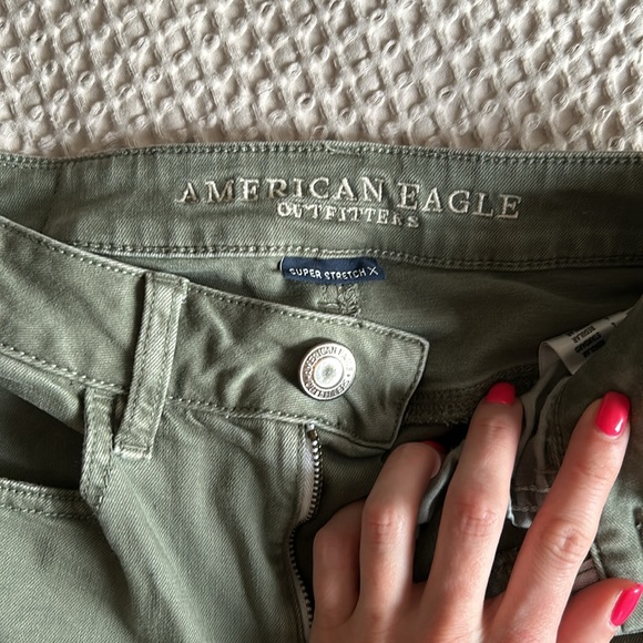 american Eagle green distressed hi-rise begging, super stretch X, size 4 - Picture 2 of 4